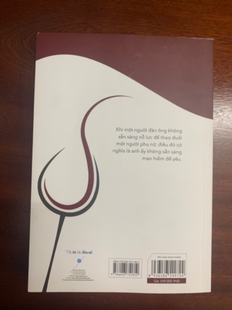 Sách đẹp, mình đọc xong rồi mới review nên không còn mới nữa. 
Nội dung sách về tình yêu nhưng theo cách khoa học và các phản ứng sinh học. Tất cả các phản ứng đó đều nằm trong con người, không có người nào ngoại lệ cả. Phản ứng được phân tích theo từng giai đoạn và chương. Khi bạn nắm được các kiến thức trong đây sẽ giải thích hết toàn bộ 80% mối quan hệ tình yêu trong đời sống. Tin mình đi vì mình đọc những cuốn về thể loại này rất là nhiều và cũng tham gia những khoá học về tình yêu của các chuyên gia nữa. Super recommended nha