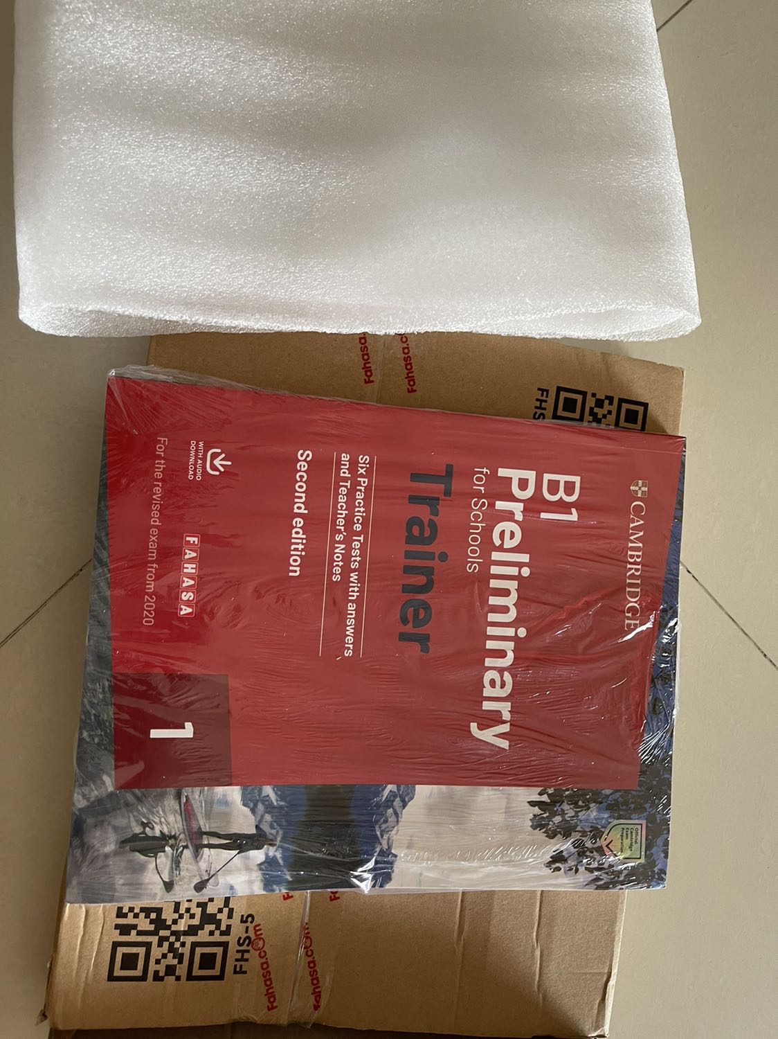 Sách được đóng gói rất là oke lun, ko bị nhăn góc Sách được đóng gói rất là oke lun, ko bị nhăn góc
