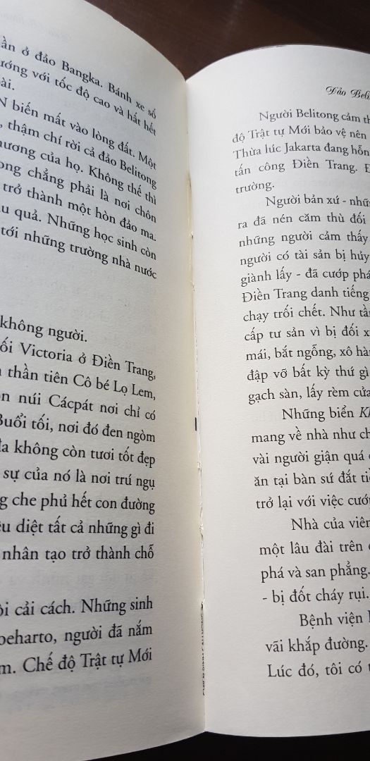 Mình k bàn về nội dung sách vì sách rất rất hay.
Mình chỉ bàn về cách đóng gói và chất lượng sách: Cũ, rách, có dấu tay của sách đã đọc rồi, có chỗ rách ra được khâu chỉ lại nữa, thật sự rất rất thất vọng. Mình mua sách bên Fahasa dù đắt hơn tí, đợi lâu hơn tí nhưng thực sự rất hài lòng vì người ta nâng niu sách, trân trọng sách và đóng gói cực kỳ cẩn thận.
Xin cảm ơn và mình chắc chắn sau này sẽ không mua sách từ Tiki nữa!