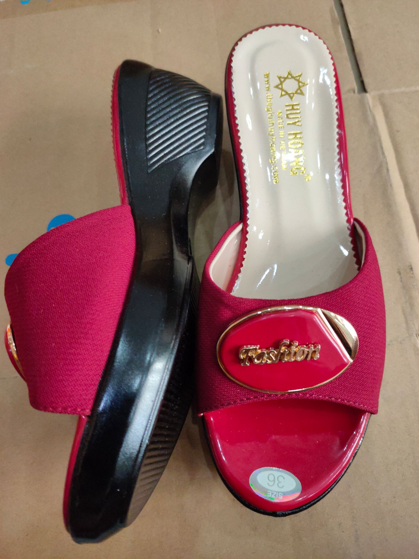 Dép rất nhẹ phải nói là rất ưng ý.... Sẽ mua thêm tặng chị em mình