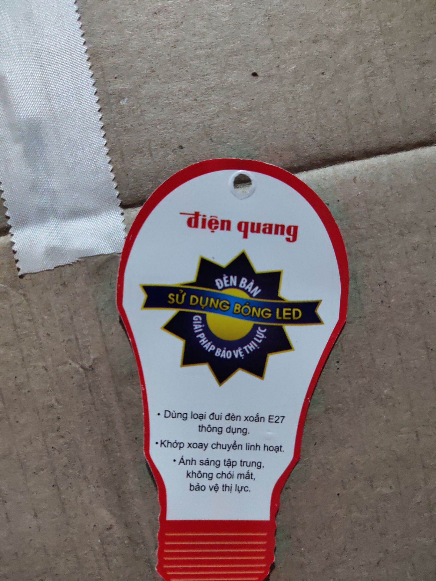 Về phần tiki thì chắc không có gì để nói nữa , luôn làm mình hài lòng . Sản phẩm được giao trước dự kiến , đóng gói cẩn thận . Phần đèn thì rất ok không có gì phải phàn nàn .