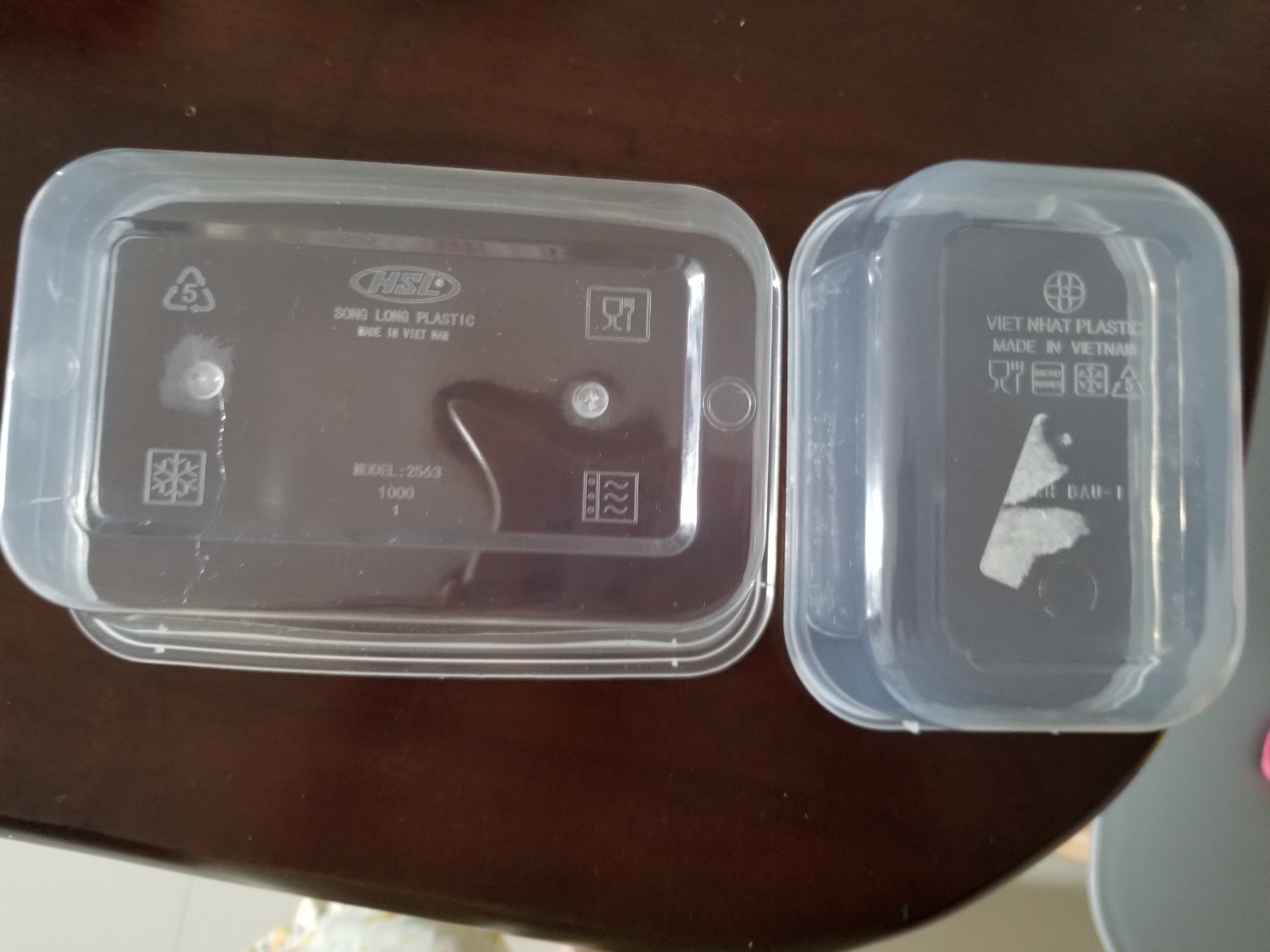 Không biết còn lòng tin để mua hàng tiki không nữa??
mÌNH MUA TIKI 3 món mà phải đổi trả lại 2 món rồi...

Mình thấy hình để 1 hộp gồm cả hộp đứng và hộp ngang. Mà khi nhận hàng chỉ có hộp ngang là sao??
Thứ 2, giao hàng KHÔNG CHẤT LƯƠNG
17 hộp có 7 hộp nhỏ ngang là hãng VIỆT NHẬT(rất dày, rất tốt), còn 10 hộp ngang lớn thì hãng khác SONG LONG, rất mỏng..

Mình rất thất vọng và bực mình!