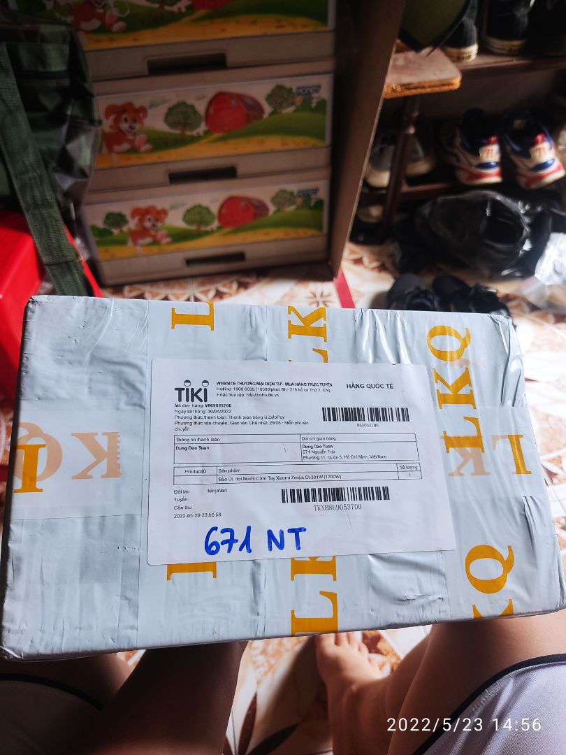 - giao hàng quốc tế nhưng sớm hơn hẹn 1 tuần
- khi dùng phải giữ nút liên tục, hơi nặng tay, ủi đồ tư thế treo nhiều sẽ bị đau tay 
- không biết có phải do kĩ năng kém không mà ủi ra chư quá phẳng như bàn ủi thông thường - giao hàng quốc tế nhưng sớm hơn hẹn 1 tuần
- khi dùng phải giữ nút liên tục, hơi nặng tay, ủi đồ tư thế treo nhiều sẽ bị đau tay 
- không biết có phải do kĩ năng kém không mà ủi ra chư quá phẳng như bàn ủi thông thường