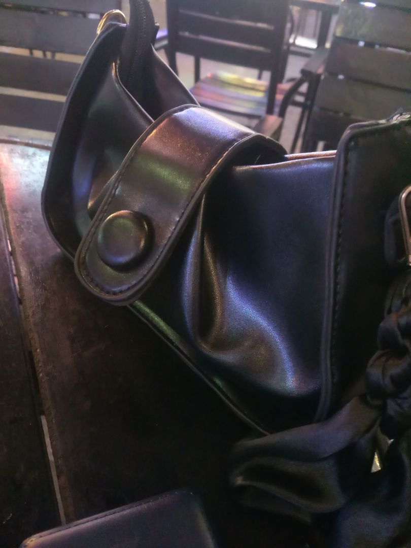 Váy mặc rất xinh nha. Tuy nhiên bạn nào mua nên chọn size nhích lên tí nhé. Hình ảnh tạm thời nga quý dị