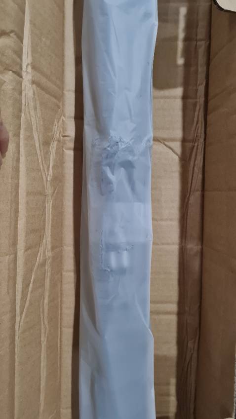 Lần đầu tiên nhận hàng điện tử từ Tiki mà hộp trong, hộp ngoài đều móp thấy thương. Tới nỗi cái bao bọc loa bên trong cũng bị trầy. Đồ điện tử mà ship vầy chết người mua rồi.
Xài được mấy hôm rồi, chưa thấy lỗi gì bất thường. Có 1 số điểm ko hài lòng : âm lượng nhỏ, khó chỉnh âm lượng trên loa (nút bấm cứng, khó chỉnh theo mức m muốn), có vẻ tính năng chỉnh âm lượng trên windows ko có tác dụng vs loa (cần thời gian tìm hiểu thêm, có thể do m kết nối sai sao đó).
Điểm hài lòng : chất âm trong, kết nối nhanh, ko bị delay.