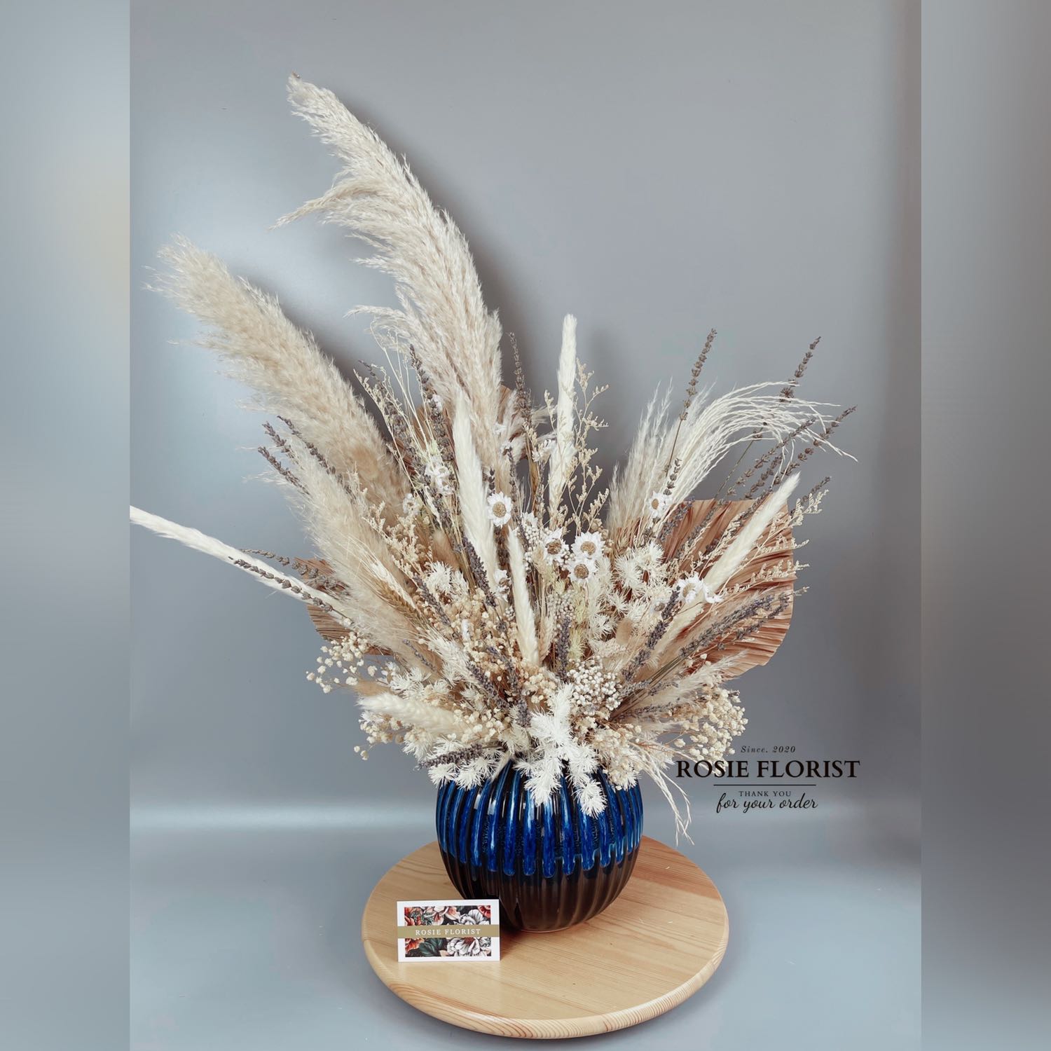 Cuốn này mình đã đọc xong và để tại bàn làm việc tại cửa hàng của mình nên ko có ảnh từ sách. Đa phần m luôn tỏ sự hài lòng về sách mua tại tiki. Nội dung thì m thấy ok. Tác giả vs quan điểm khách quan, phù hợp vs ai đã có 1 vài thông tin hay đã đọc ít nhiều về những cuốn như: ăn ít để khoẻ; nghịch lý rau của quả; làm sạch mạch và máu... đại loại. Chúc các bạn sẽ tìm dk những nguồn kiến thức phù hợp.