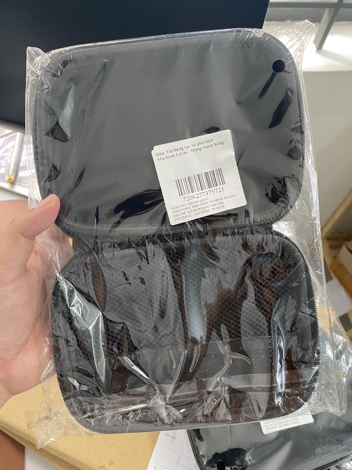 Hàng giả, ko có thương hiệu nhưng bán sản phẩm Lucas, đã trả hàng, đề nghị Tiki xử lý nhà bán hàng này để người sau không bị *** gạt