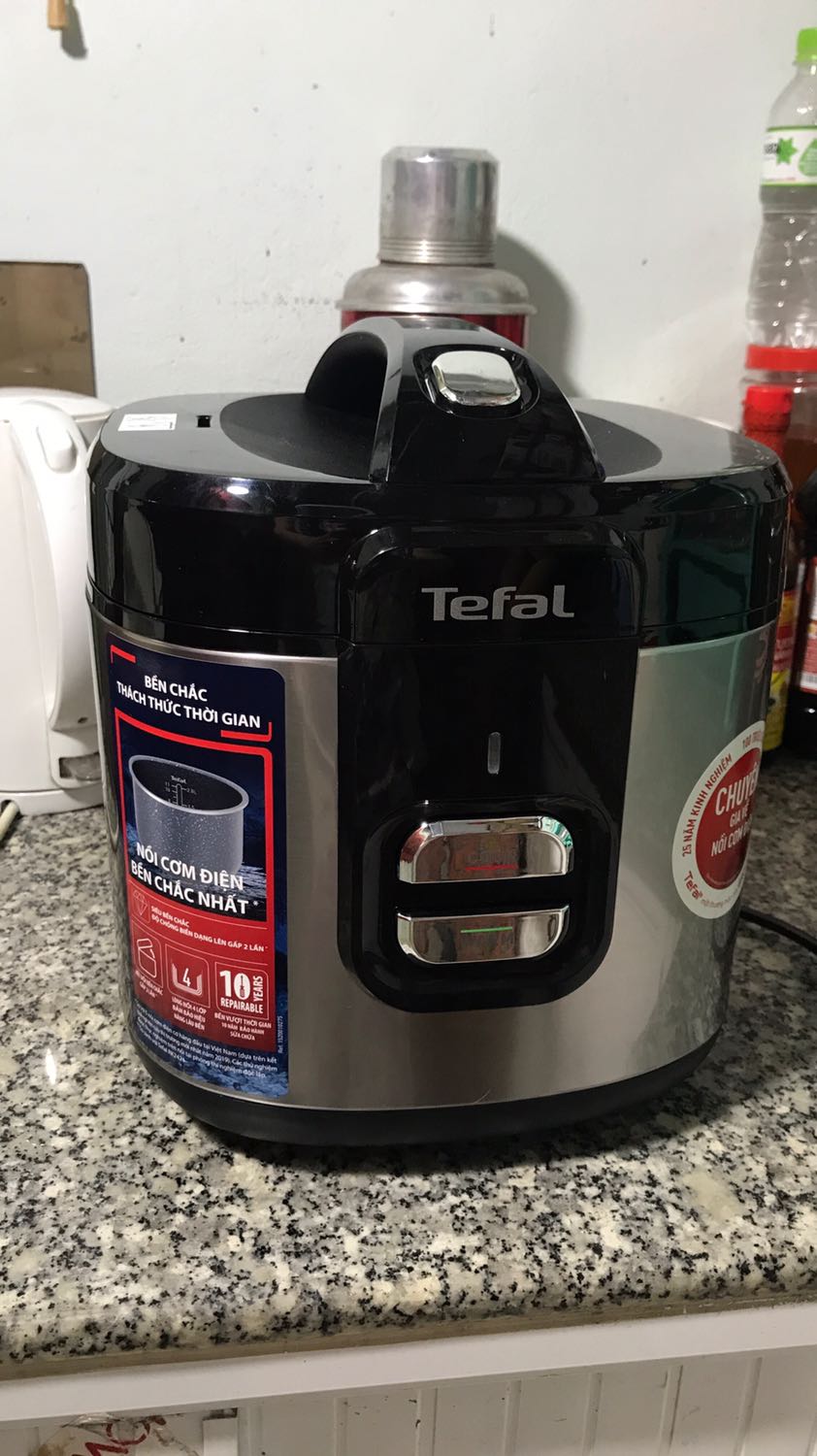 Tiki giao hàng nhanh, nồi nấu cơm nhanh tầm 20 phút là chín, tuy nhiên nếu cắm điện quá lâu vẫn có 1 lớp cháy mỏng. Nhìn chung vẫn ổn so với giá tiền