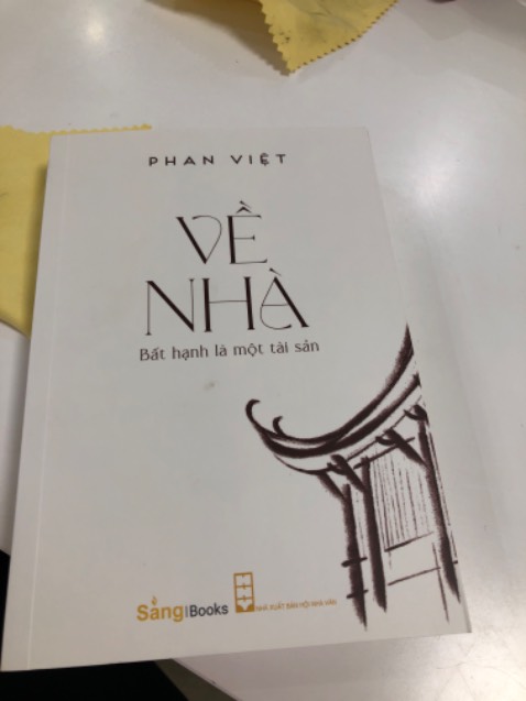 Sách dày rất đẹp, nhưng bìa hơi bẩn xíu