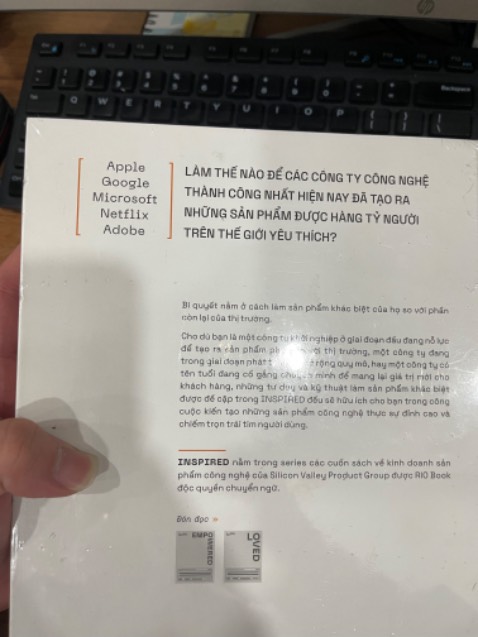 Giao sách cũ, bìa dơ và cấn bị rách