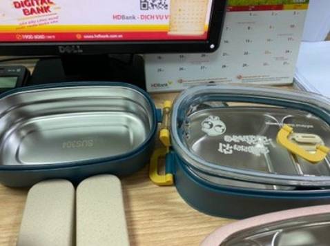 Giao đúng mẫu đã chọn. Chắc chắn. Lời khuyên là dùng cho 1 người ăn thì hợp. K có mùi hôi. Nên mua nhé.