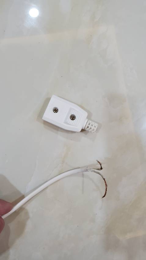 Cứ lioa mà mua các bạn à, về cầm dựt nhẹ cái thì tuột cả dây, chân cắm thì nứt.... quá tệ