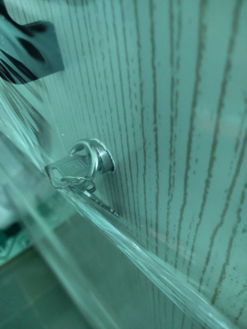 sản phẩm tủ nhựa nên khá mỏng, dễ vỡ. Khi giao hàng với 1 sản phẩm cồng kềnh và dễ vỡ như vậy mà lại dùng xe máy nên khá là không hài lòng. ưu điểm duy nhất là nhẹ