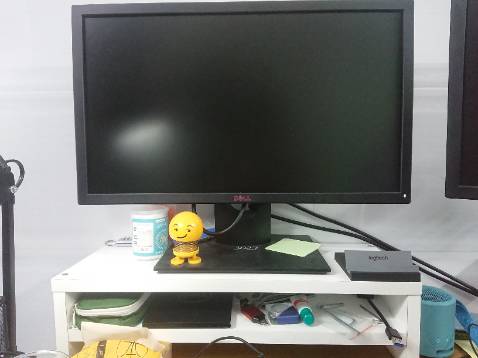 Sản phẩm khá chắc chắn và tiện lợi, góp phần tiết kiệm không gian của bàn làm việc. Tiếc là lúc mình đặt chỉ còn màu trắng nên nhìn nó không hợp màu với bàn và màn hình lắm. Sản phẩm khá chắc chắn và tiện lợi, góp phần tiết kiệm không gian của bàn làm việc. Tiếc là lúc mình đặt chỉ còn màu trắng nên nhìn nó không hợp màu với bàn và màn hình lắm.