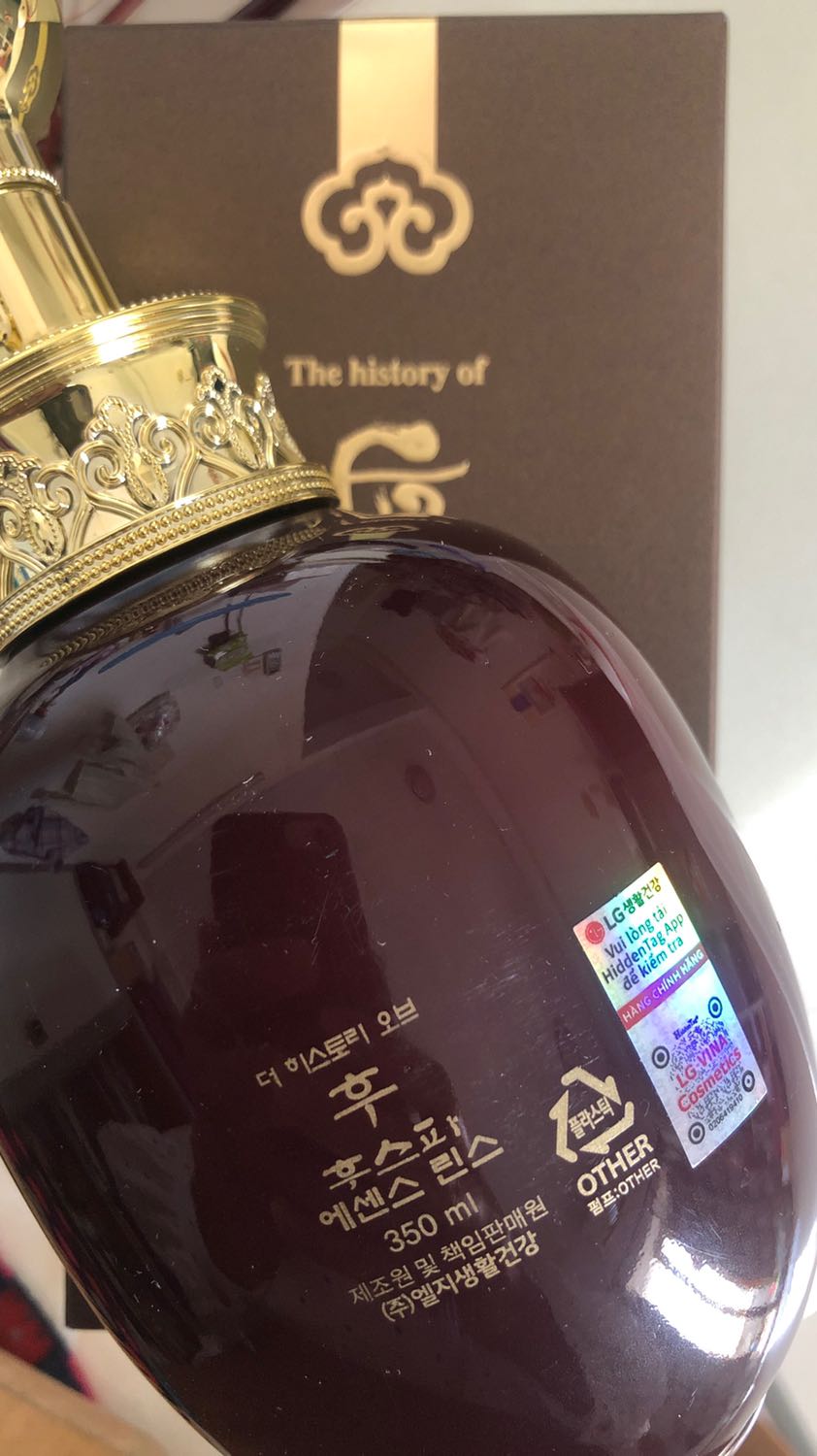 Sản phẩm còn nguyên tem và mã vạch để kiểm tra hàng chính hãng. Giao hàng đúng hẹn. Đã mua cặp dầu gội-xả trước đây nhưng mọi người trong nhà xài hết chai dầu xả đành mua chai lẻ. Mùi thơm dễ chịu, tóc mượt và không bị nhờn. Rất thích nhãn hiệu này.