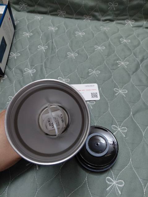 Giá rẻ gần gấp đôi so với *** Mall và *** Mall. *** nước nóng nhiệt không truyền ra ngoài gây bỏng như 1 số bình giá rẻ trôi nổi. Tặng kèm 2 ron cao su để dự phòng. Giao nhanh trong chưa đầy 24 giờ.