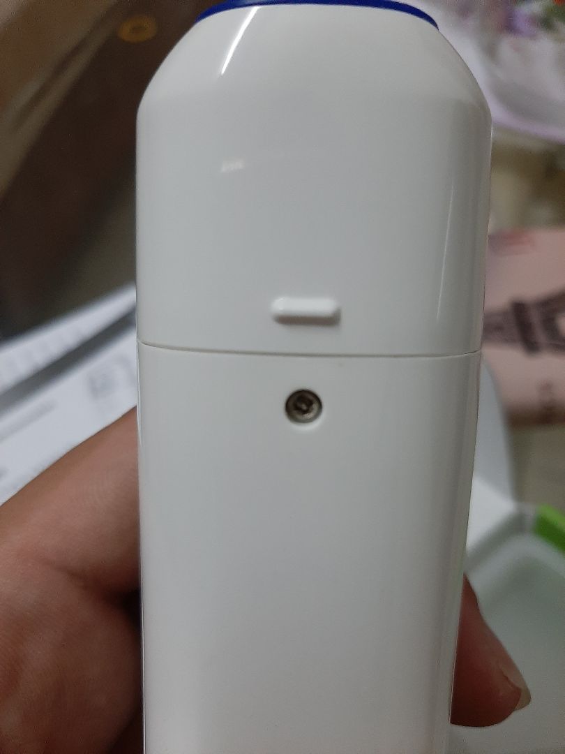 Máy được quảng cáo bảo hành 5 năm nhưng phiếu bảo hành lại ghi 2 năm và máy sản xuất 2018. Khi về tình trạng máy đã tháo băng cách điện pin, đo nhiệt độ tráng không được, luôn báo lỗi ' Lo "