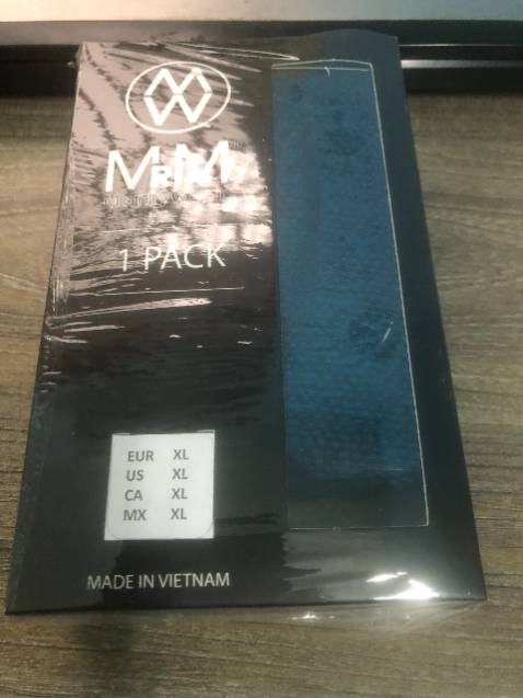 Cực kì hài lòng từ a - á luôn ạ, nhận hàng nhanh , hàng chính hãng nên đóng gói hộp rất xin sò và chuyên nghiệp luôn á, hộp bọc thêm lớp nilon bảo vệ hộp khỏi bụi, chất liệu áo sờ thì mềm mát, mặc không biết có thấm hút mồ hôi tốt ko ??, dùng thử đã . mua hàng shop nào cũng uy tín như này thì tốt,.