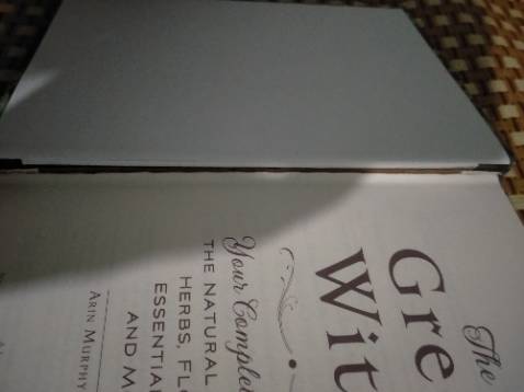 Sách giao nhanh, nhưng mà mới mua về mở ra đã bung keo trang đầu, lâu lắm mới mua lại tiki do không còn chỗ nào bán, nhưng mà làm ăn như vậy là pp luôn rồi. Hy vọng lần sau có chức năng hoàn hàng :)))