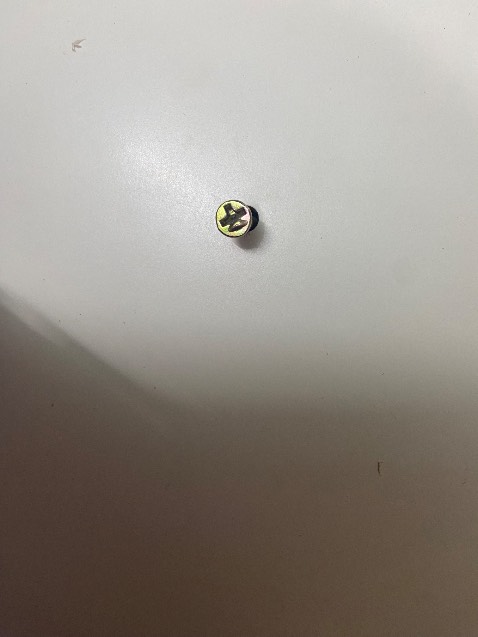 Thứ 1 lỗ hàn sai vị trí rất khó vặn vặn xong thì nứt gỗ lun
Thứ 2 ốc bị lỗi k dư 1 con ốc nào để thay thế vặn rất cực
Thứ 3 mùn mềm dễ nứt lắp sai tháo ra là nức hết mùn gỗ
Thứ 4 k có bảng hướng dẫn lắp 
Chung quy rất khó lắp hàng chất lượng thấp