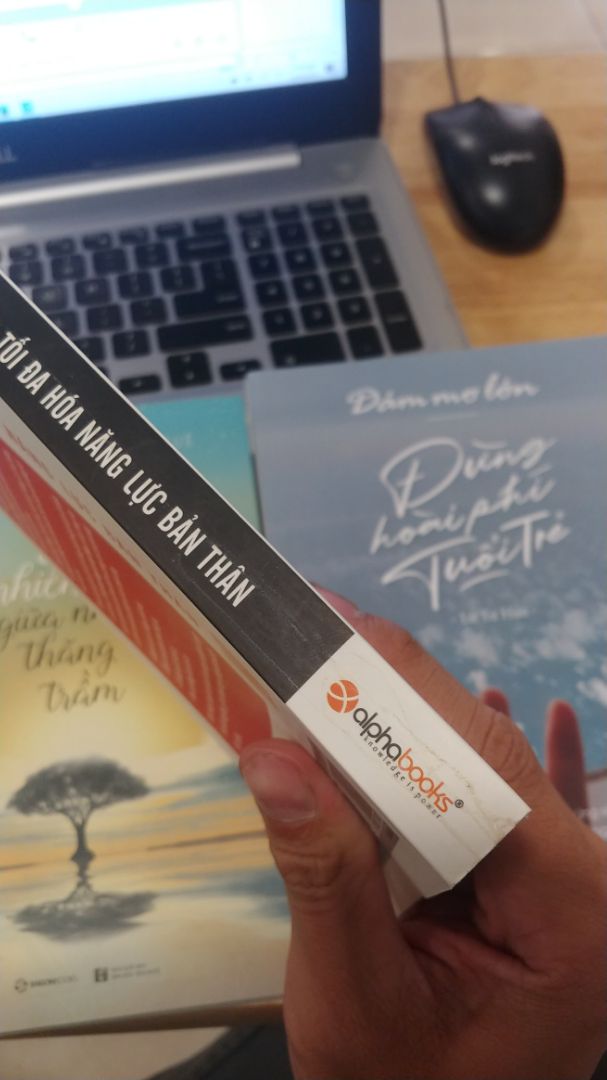 sách hay nhưng cho 1 sao vì giao sách mới mà bẩn. móp méo. Mua để làm quà tặng mà như vầy thì khác nào sách cũ