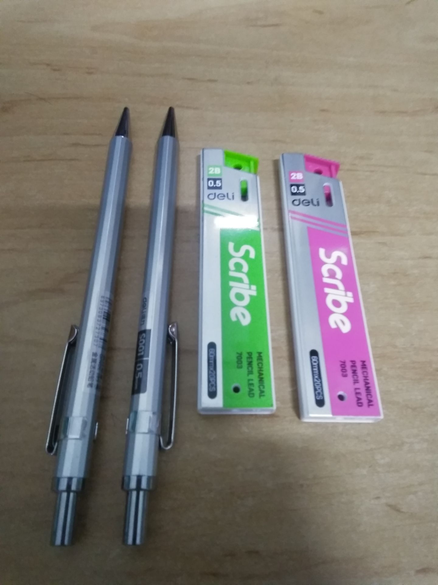 hàng deli chất lượng tốt . nhưng kỳ này giao thiếu sản phẩm . mua 4 hộp ruột bút chì mà chỉ giao có 2 thôi . mong shop bù lại nhé . rất thích hàng của shop