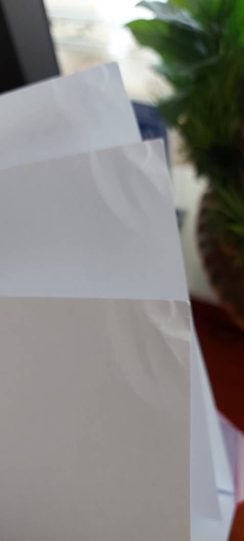 Giấy bị nhăn góc. Đóng gói chưa được tốt, hộp bị gãy móp k biết do vận chuyển hay đã bị từ trước vì ream giấy bị khui keo ra như đã sd rồi. Shop có thiện chí đổi hàng nhưng mình k thk cách làm việc của tiki khi sp cần đc đổi trả. Phức tạp và ảnh huởng đến bưu tá nên m k đổi nữa. Rất hy vọng tiki bv khách hàng như bên ***.