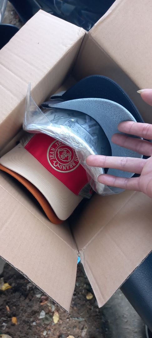 shop gởi mủ không đúng với người đặt nhé