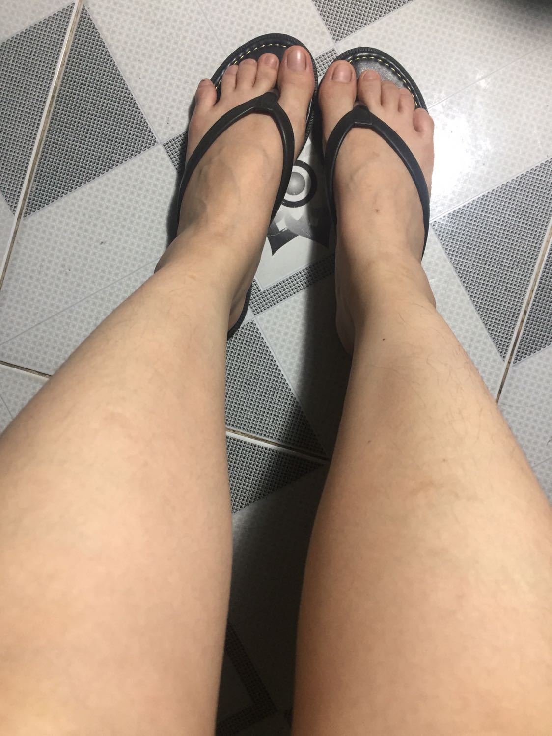 Chất lượng lắm nha,đi êm chân lắm! Ship cực kỳ nhanh nữa! Mình chọn size 36 vừa sít sao chân! Tính đặt thêm đôi 37 nữa ai dè hết size! Shop ơi, có đủ size update để mình order thêm nhé! Ủng hộ dài dài 🥰🥰🥰! Cảm ơn shop