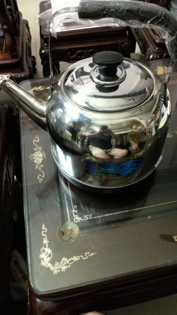 Hàng giao bọc cẩn thận. Đun thử thì thấy có tự ngắt tuy nhiên không thấy có còi báo như mô tả.