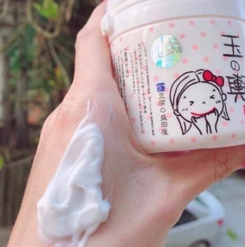 Xài loại này mấy năm nay vẫn thích. Mình để vào tủ lạnh, lúc đắp lên mát lạnh, rửa đi da mềm mịn, cảm giác ẩm mát rất thích👍