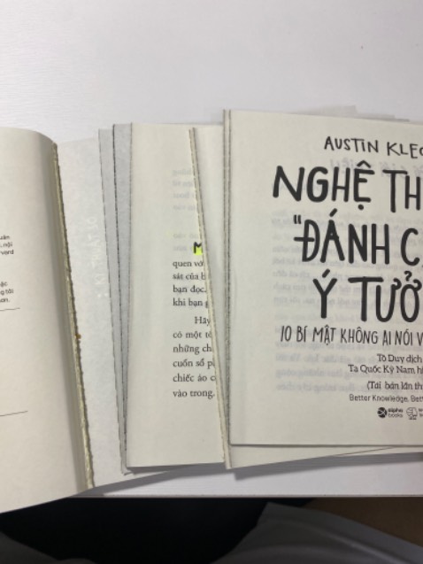 Mua 3 quyển chỉ có 1 quyển sách thật, 2 quyển còn lại là sách giả chưa đọc đã sứt rời từng trang. Khuyên ko nên mua shop sách này