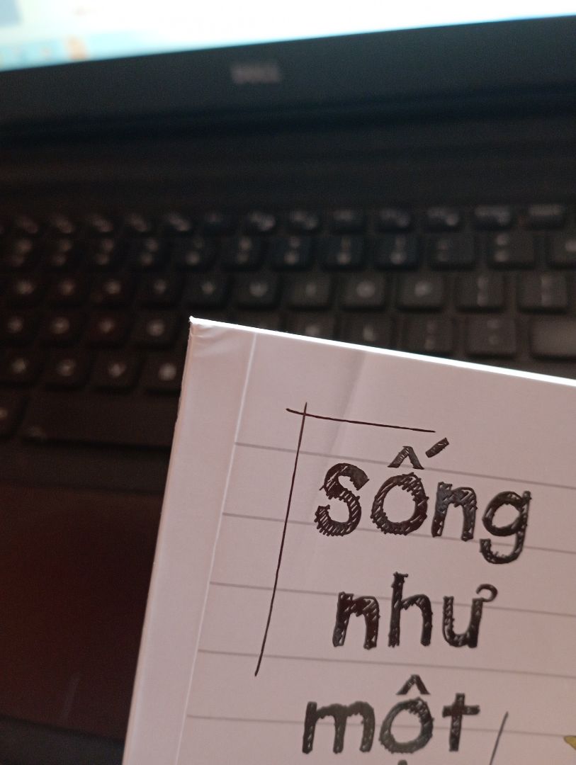 quá trình đóng gói k chỉn chủ, nhìn trang đầu bị gập nhăn hết. với chắc sách k có bọc chống sốc nên bị móp đầu hơi buồn