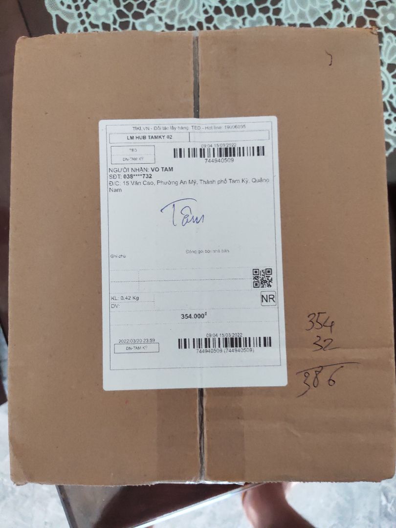 Giao hàng nhanh, đóng gói cẩn thận, bên trong đầy đủ phụ kiện sách hướng dẫn, có app quản lý tiện lợi, cài đặt đơn giản có video trên youtube hướng dẫn cụ thể, tốc độ mạng ổn định, mới xài cảm nhận vậy, hi vọng dùng lâu dài