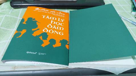 Sau khi bóc seal thấy bìa và sách rời ra
Mình vào phần chat để liên hệ với người bán
Sau khi gửi hình ảnh, thì mình nhận dc
Mình nói ở phần mô tả ko nói về việc sách có bìa rời, thì mình nhận dc phản hồi
1. Bạn đã bóc seal ko hỗ trợ dc ( ko bóc sao biết tình trạng bìa rời)
2. Phần mô tả sp ko có nhưng ở phần nhận xét đánh giá của khách hàng có hình ảnh - ý nói khách hàng mua sách mà ko chịu xem trước phần nhận xét của kh mua trước
Chẳng khác nào nhận quyển sách bìa trơn đính kèm tờ giấy in tựa đề
P/s: cảm nhận của mình nhận sách đã ko hài lòng, mà sự giải quyết cũng vô tri nữa:
1. Do khách (ko xem đánh giá của kh mua trước)
2. Do nhà xuất bản
Hết