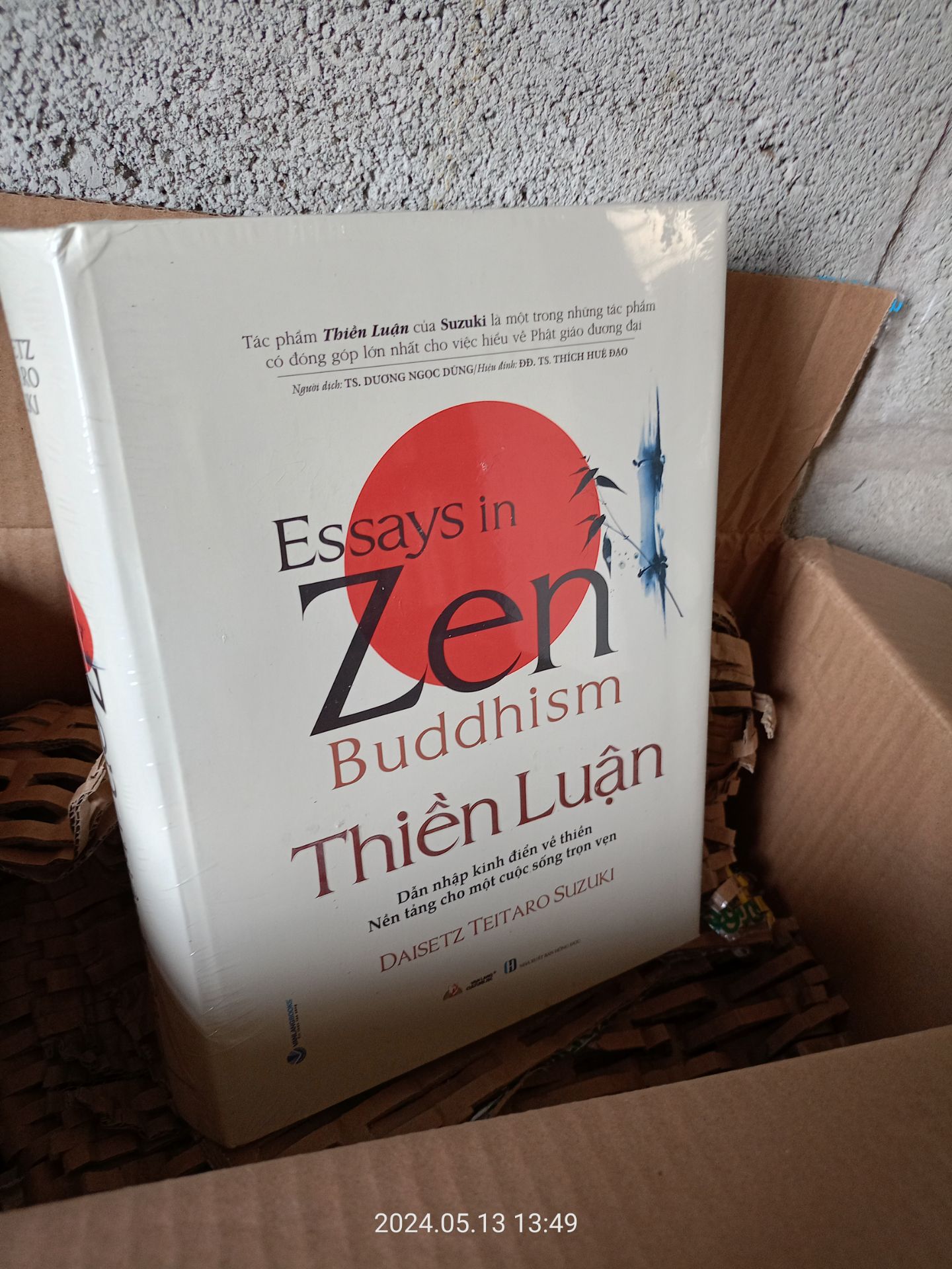 Mình nhận sách mà thiếu quà tặng nhé shop.