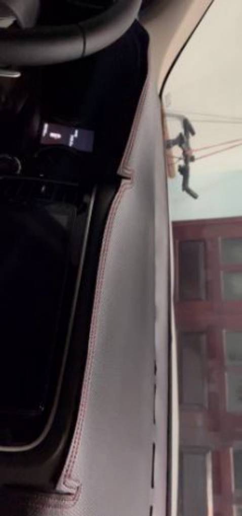 Đặt thảm lên thấy cái xe nó sang hẳn lên, không bị tình trạng lóa mắt nữa. Chất liệu cũng đẹp, không thấy có chỉ thừa, shop giao hàng cũng nhanh, đóng gói chắc chắn tư vấn nhiệt tình. Nói chung là quá ưng, sẽ ủng hộ shop những sản phẩm khác nữa, nên mua nhé mọi người