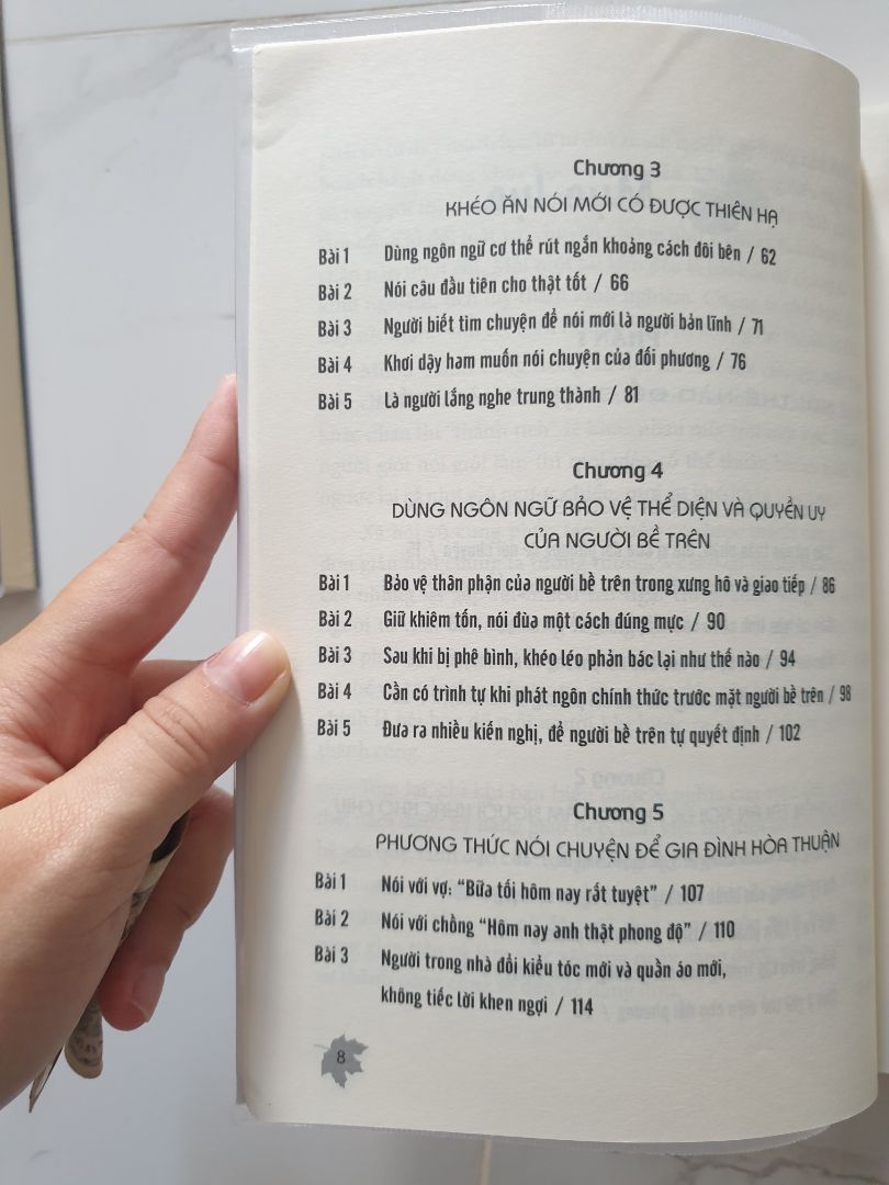 Mép sách hơi cong. Giao hàng nhanh