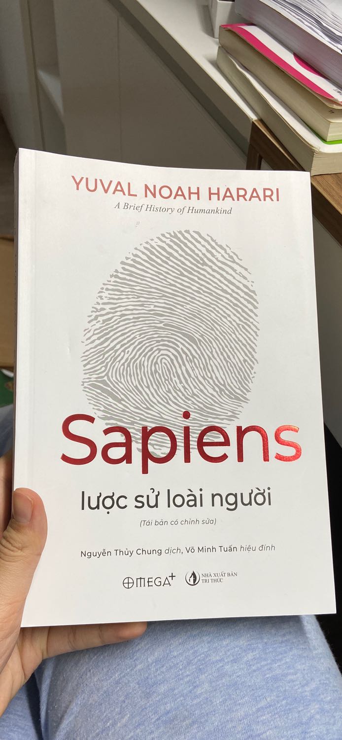 Sách được bọc cẩn thận. Cảm giác cầm sách trên tay sướng hơn nhiều là đọc bản ebook. Giá cả cũng phải chăng.
