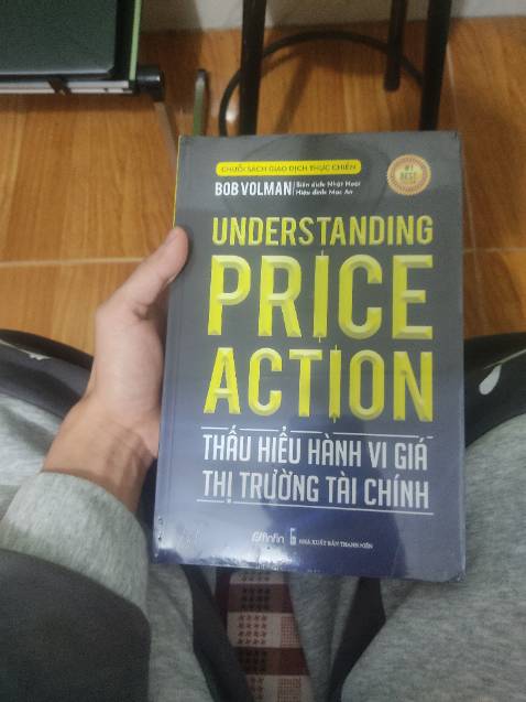 Shop gói cẩn thận nhưng đường xa nên bị va đập méo mất một ít góc