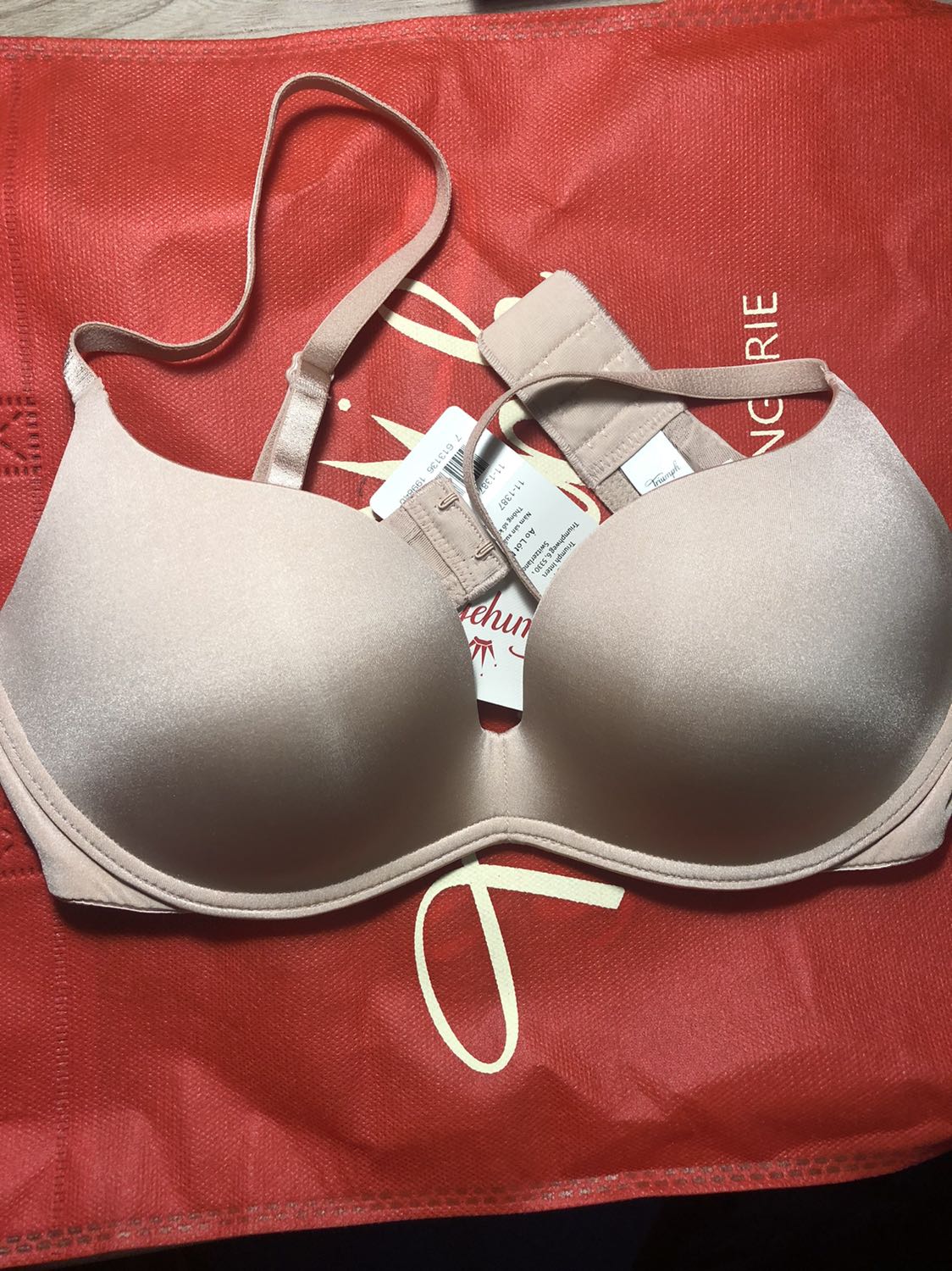 Áo rất nhẹ và vừa vặn, giao hàng nhanh. Cảm ơn Shop. Hình chụp sản phẩm đây.