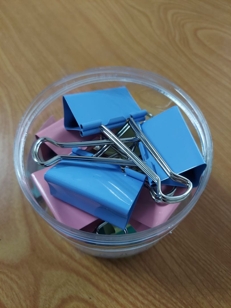 Màu sắc vui mắt. Cứng cáp. Lực kẹp mạnh.