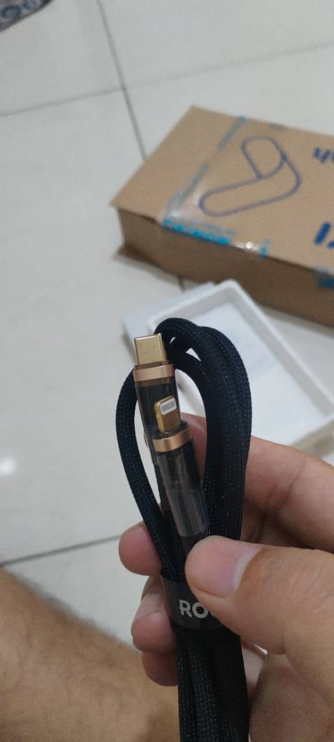 Chất liệu dây tốt, có vòng băng dính quấn gọn, 2 đầu mạ vàng sáng đẹp, đóng gói chuyên nghiệp gọn gàng. Hàng xịn nên mua nha anh em