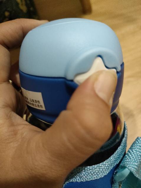 Bình bấm ko được. Cứng lắm. Bé k xài đc