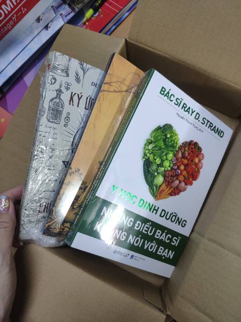 Sách mình mua tặng nên chưa đánh giá chỉ là lần nào mua hàng bên Tiki cũng rất ưng, riêng lần này thì mình có note gói kỹ để tặng thì nhận được sách còn seal. Rất cảm ơn khâu cskh của Tiki. Mình sẽ còn ủng hộ dài dài.