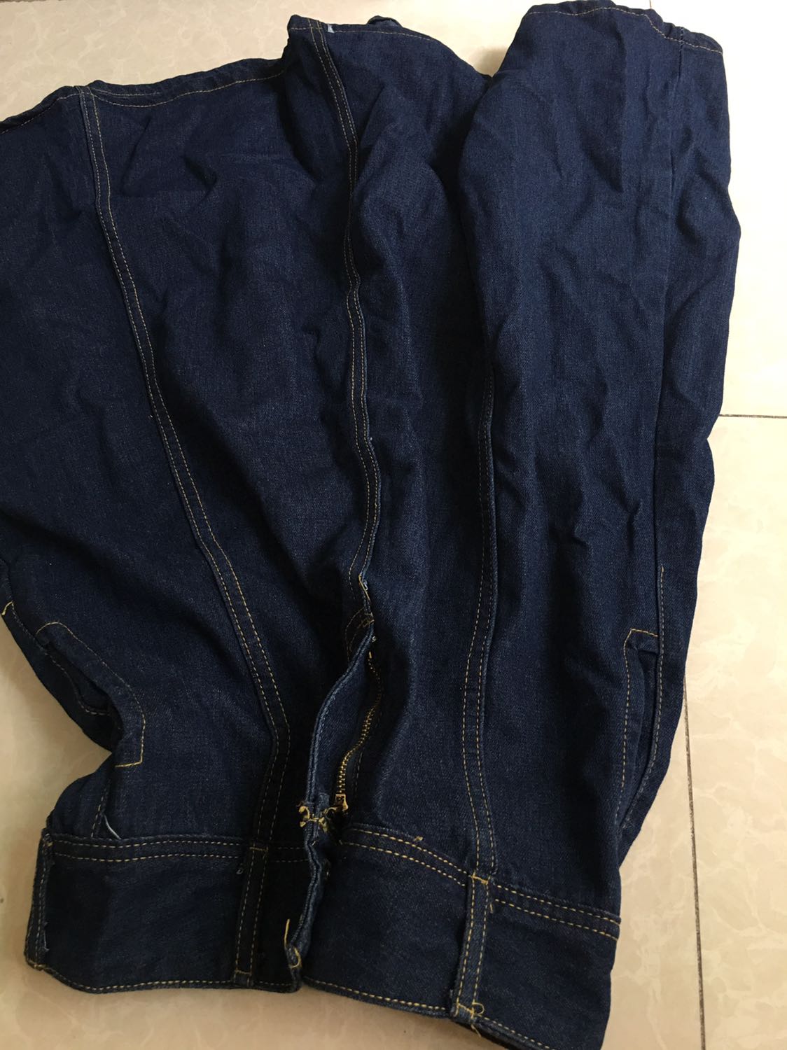 Màu sắc ko giống như hình, màu sẫm đen
Dây kéo thì ko thẳng
Tiki làm việc lại với shop
Bán trên tiki mà vậy mất lòng tin quá Màu sắc ko giống như hình, màu sẫm đen
Dây kéo thì ko thẳng
Tiki làm việc lại với shop
Bán trên tiki mà vậy mất lòng tin quá