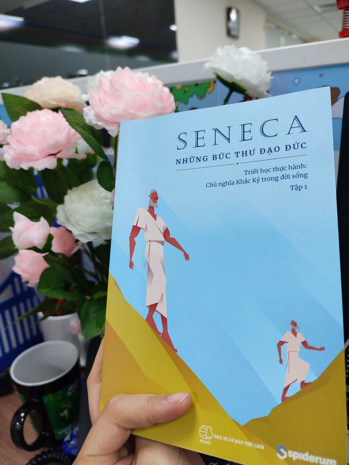 quá đỉnh. đây là cuốn sách về phát triển tâm lí tự do, thanh thản ... hay nhất mà mình đọc từ trước giờ. tác giả cách mình hơn 2000 năm nhưng cách viết của dịch giả rất hiện đại và gần gũi dể hiểu nha. cực kì đáng mua💯