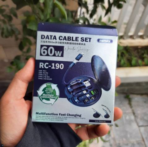 Hàng đúng như thông tin mô tả.
Nhân viên giao hàng siu nhanh, lịch sự, thân thiện.
Sản phẩm k bao gồm củ sạc nên p mua riêng. Hy vọng shop sẽ giảm giá củ sạc remax 60 w xuốg 300 k - 350 k trog tương lai. (T.T.)
Sản phẩm khá thích hợp khi đem theo đi du lịch, tất cả chỉ trog 1 hộp phấn nho nhỏ.
Nhược điểm: 
Chỗ thanh dựng điện thoại khá mỏng và khá khó gỡ ra xài thui. Còn lại thì tuyệt vời ông mặt trời, k có điểm j chê đc.
AIOChannel Hàng đúng như thông tin mô tả.
Nhân viên giao hàng siu nhanh, lịch sự, thân thiện.
Sản phẩm k bao gồm củ sạc nên p mua riêng. Hy vọng shop sẽ giảm giá củ sạc remax 60 w xuốg 300 k - 350 k trog tương lai. (T.T.)
Sản phẩm khá thích hợp khi đem theo đi du lịch, tất cả chỉ trog 1 hộp phấn nho nhỏ.
Nhược điểm: 
Chỗ thanh dựng điện thoại khá mỏng và khá khó gỡ ra xài thui. Còn lại thì tuyệt vời ông mặt trời, k có điểm j chê đc.
AIOChannel