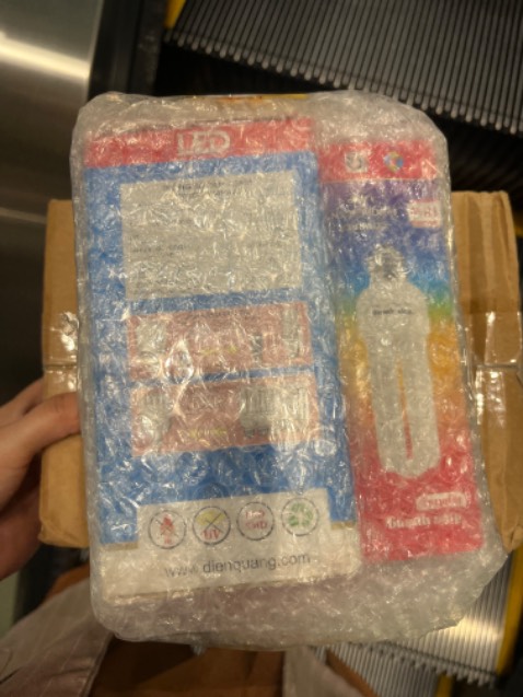 đèn xịn, đúng chuẩn ánh sáng trắng, sáng chất lượng
tiki giao hàng nhanh