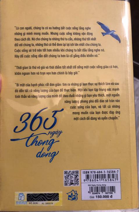 Sách được giao mới toanh, thơm phức. 
Hình thức: bìa đẹp, giấy dày, màu vàng nhạt dễ đọc. Được kèm quyển sổ nhỏ ghi note cưng ơi là cưng.
Nội dung: Kiểu quyển nhật ký dễ thương, giúp nâng tinh thần cho mỗi ngày thức dậy. không thì chơi bói ngày cũng vui (mỗi ngày mở đại 1 trang và làm theo)
Sách hay mà còn giảm 70% nên cực kỳ hài lòng